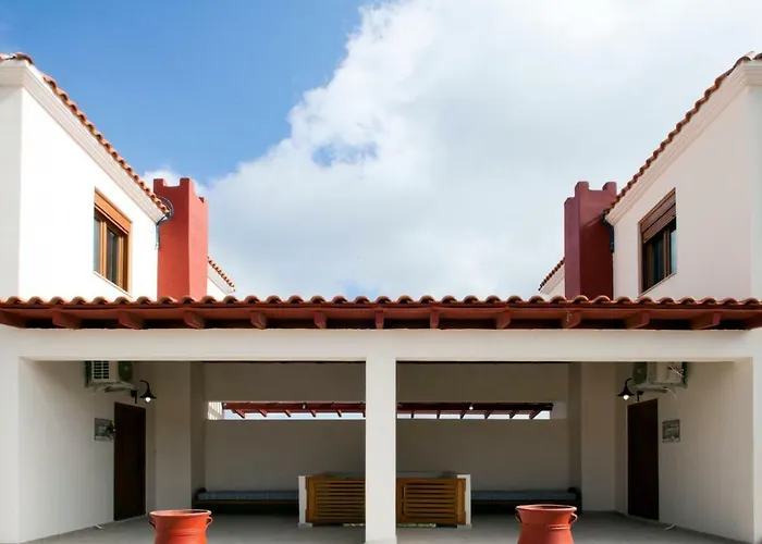 Fοivos And Athina Villas