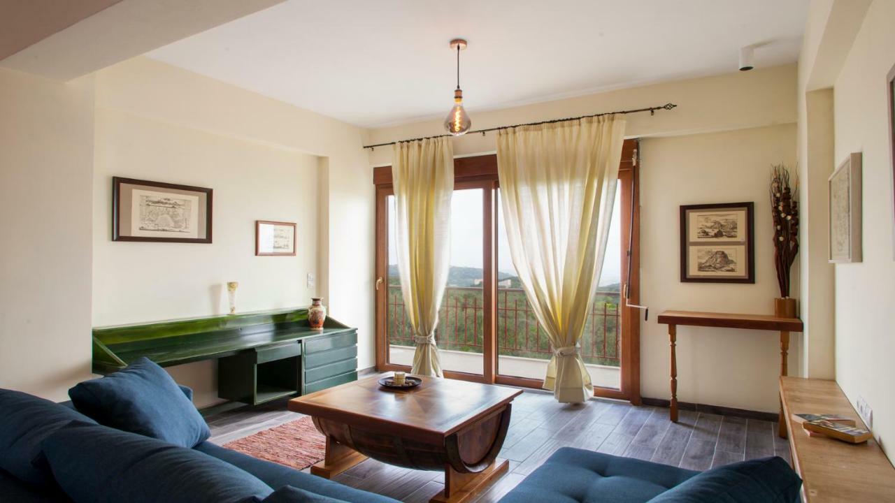 Fοivos And Athina Villa Archanes