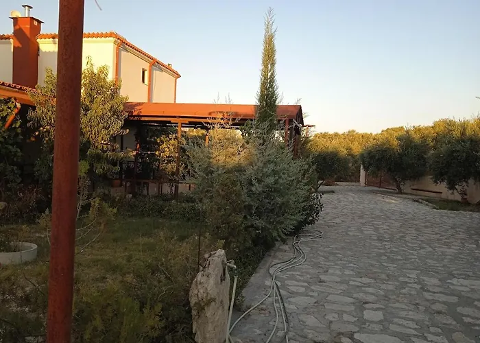 Fοivos And Athina Villas