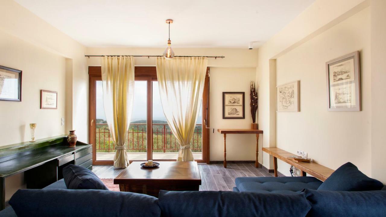 Fοivos And Athina Villa *