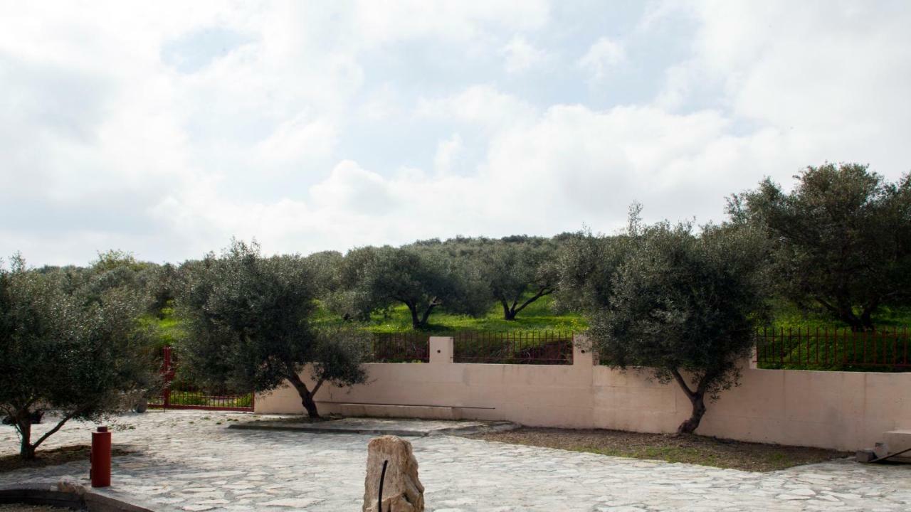 Fοivos And Athina